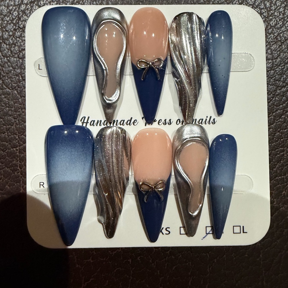 Elegant Blue and Silver Press-On Nails